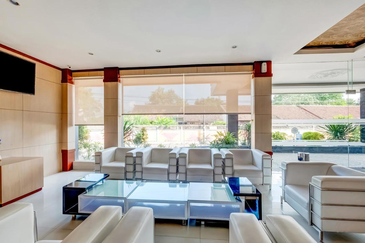 Oyo Flagship 3726 Tembok Batu Residence Tugu Zewnętrze zdjęcie