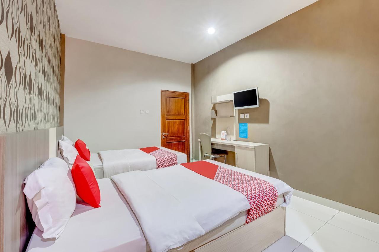 Oyo Flagship 3726 Tembok Batu Residence Tugu Zewnętrze zdjęcie