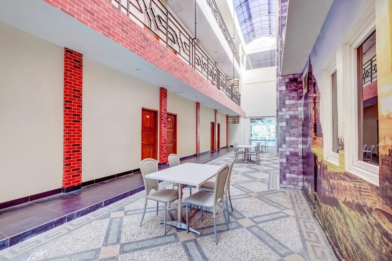 Oyo Flagship 3726 Tembok Batu Residence Tugu Zewnętrze zdjęcie
