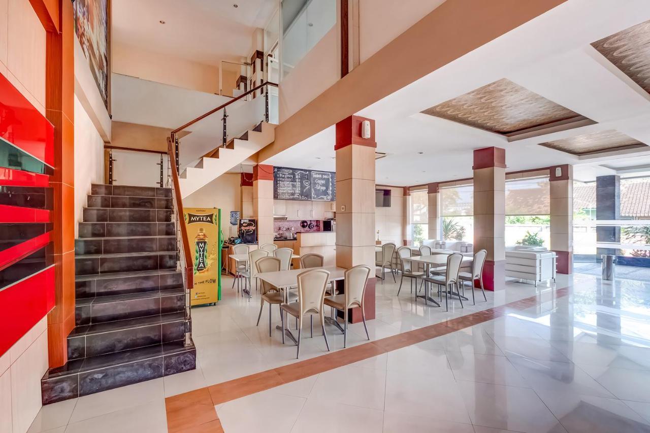 Oyo Flagship 3726 Tembok Batu Residence Tugu Zewnętrze zdjęcie
