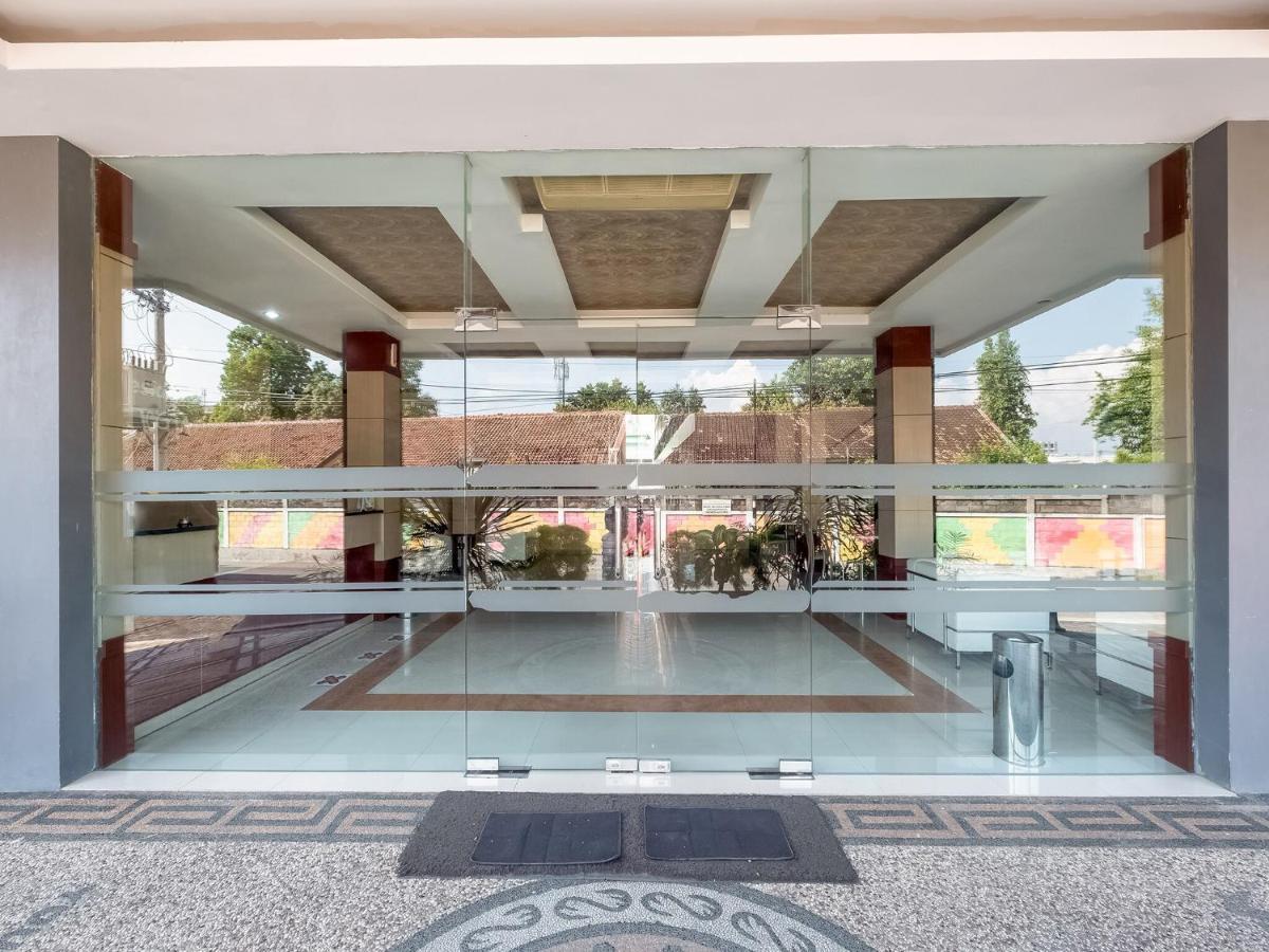 Oyo Flagship 3726 Tembok Batu Residence Tugu Zewnętrze zdjęcie