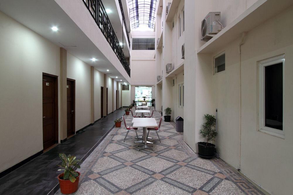 Oyo Flagship 3726 Tembok Batu Residence Tugu Zewnętrze zdjęcie