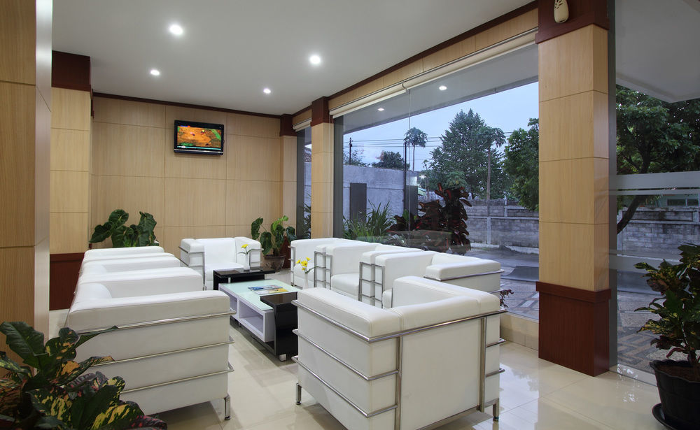 Oyo Flagship 3726 Tembok Batu Residence Tugu Zewnętrze zdjęcie